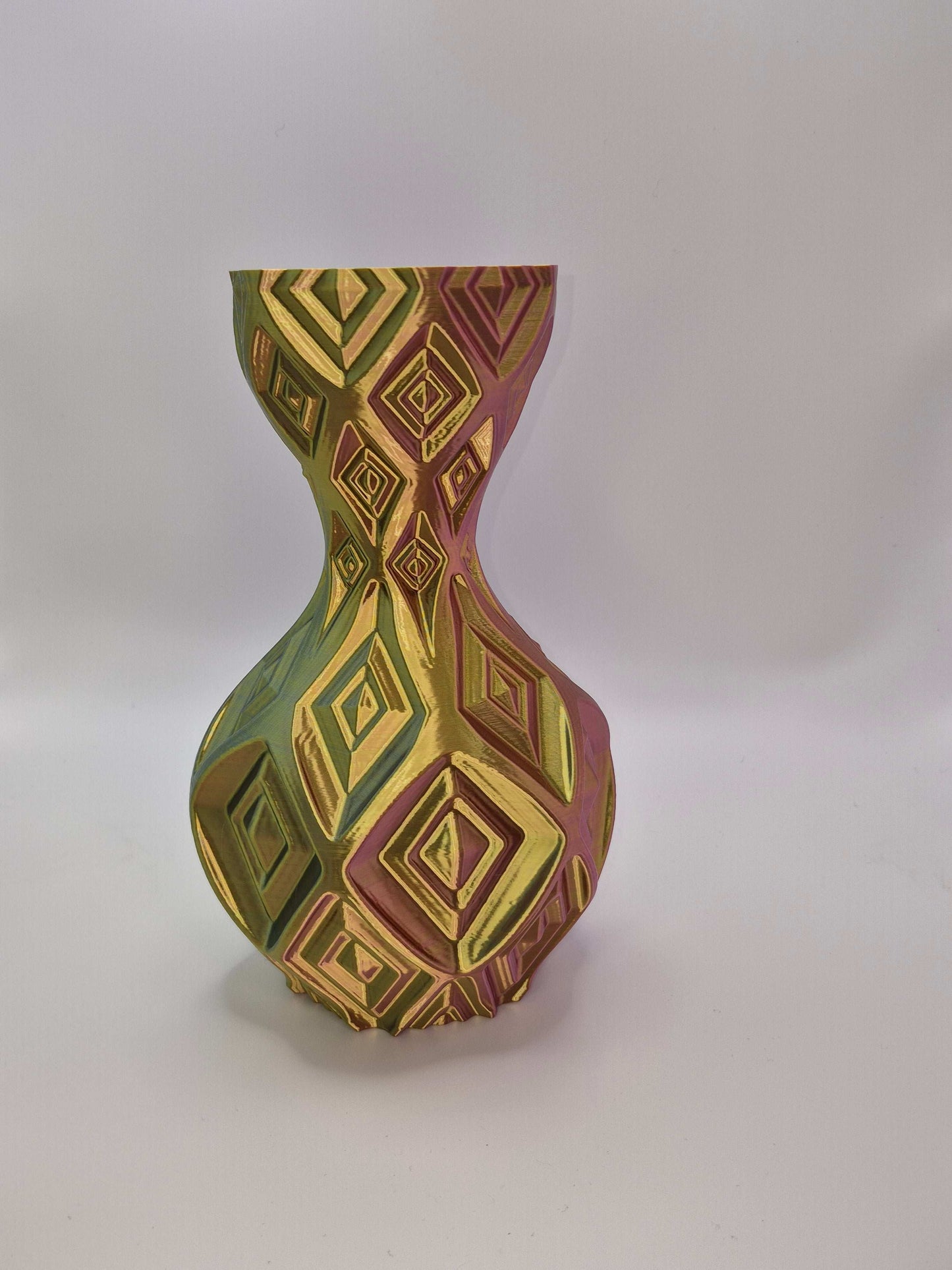 Diamond Ripple Curved Vase - Toys Decor & More