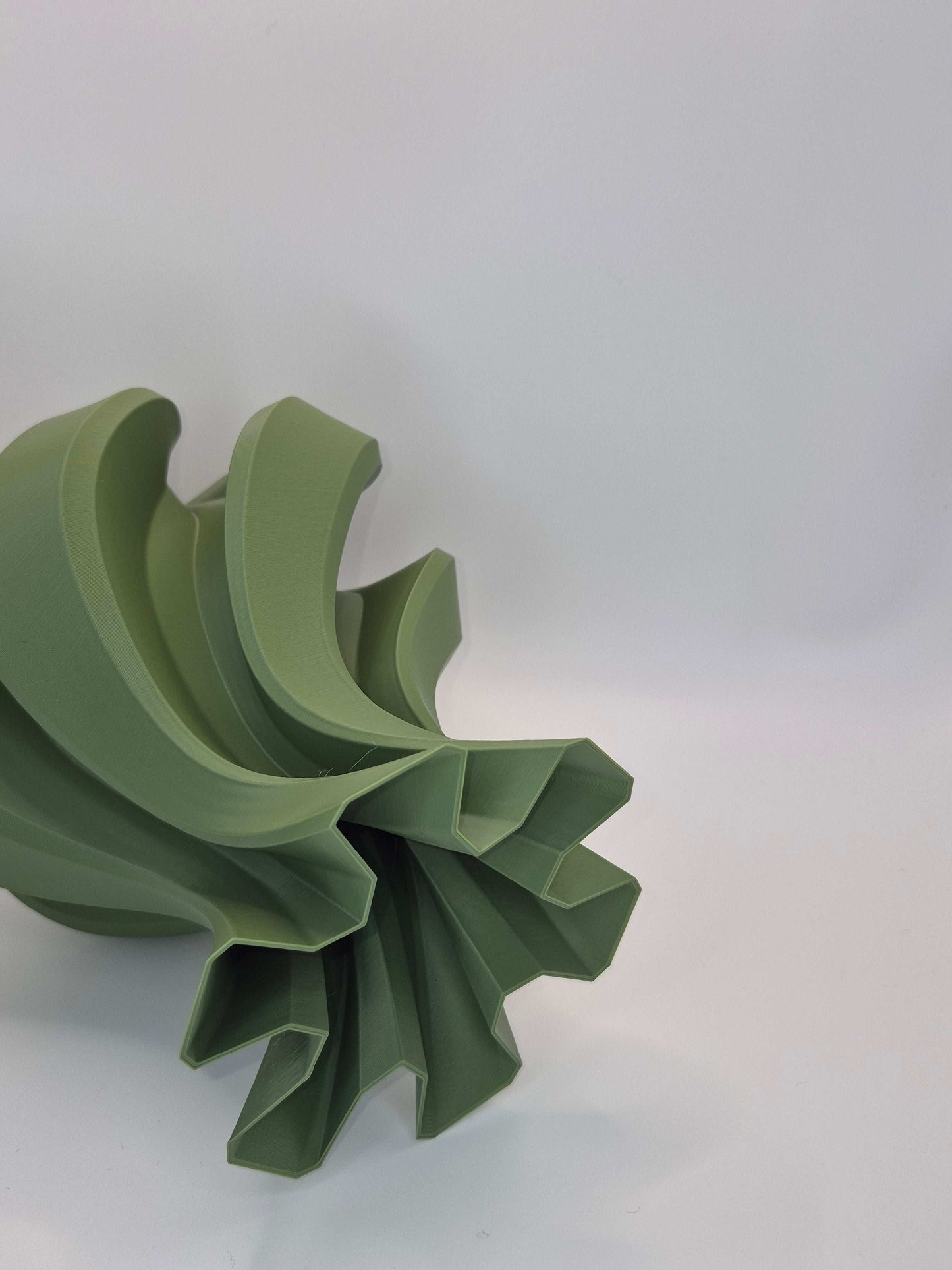 Twisted Asterisk Curved Vase - Toys Decor & More