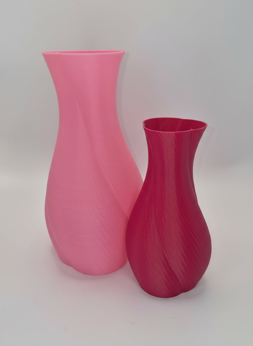 Trefoil Style Curved Vase - Toys Decor & More