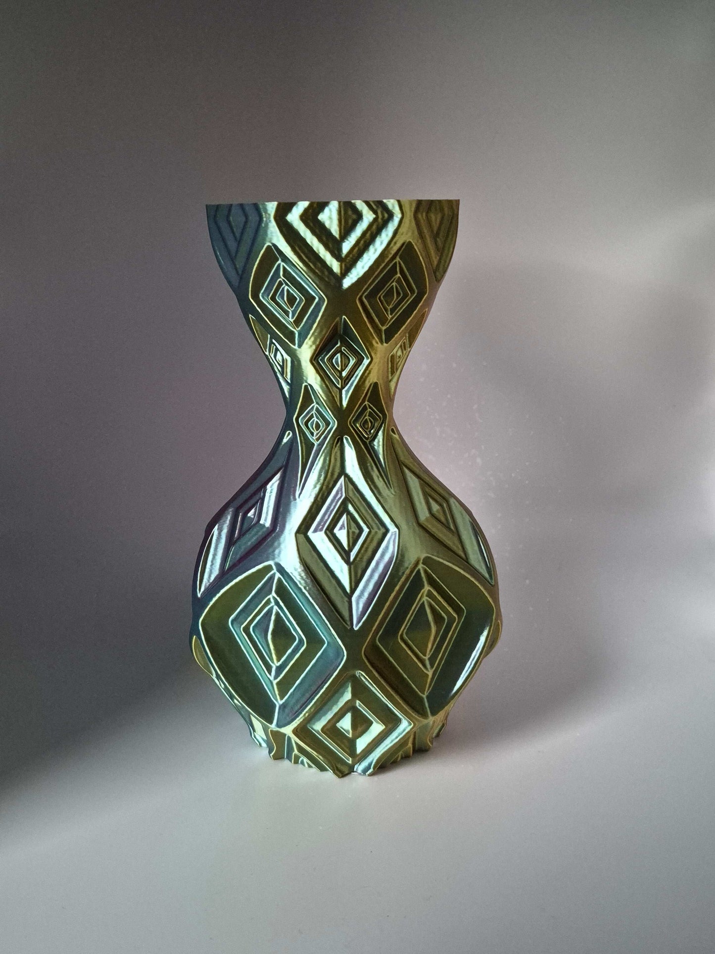 Diamond Ripple Curved Vase - Toys Decor & More