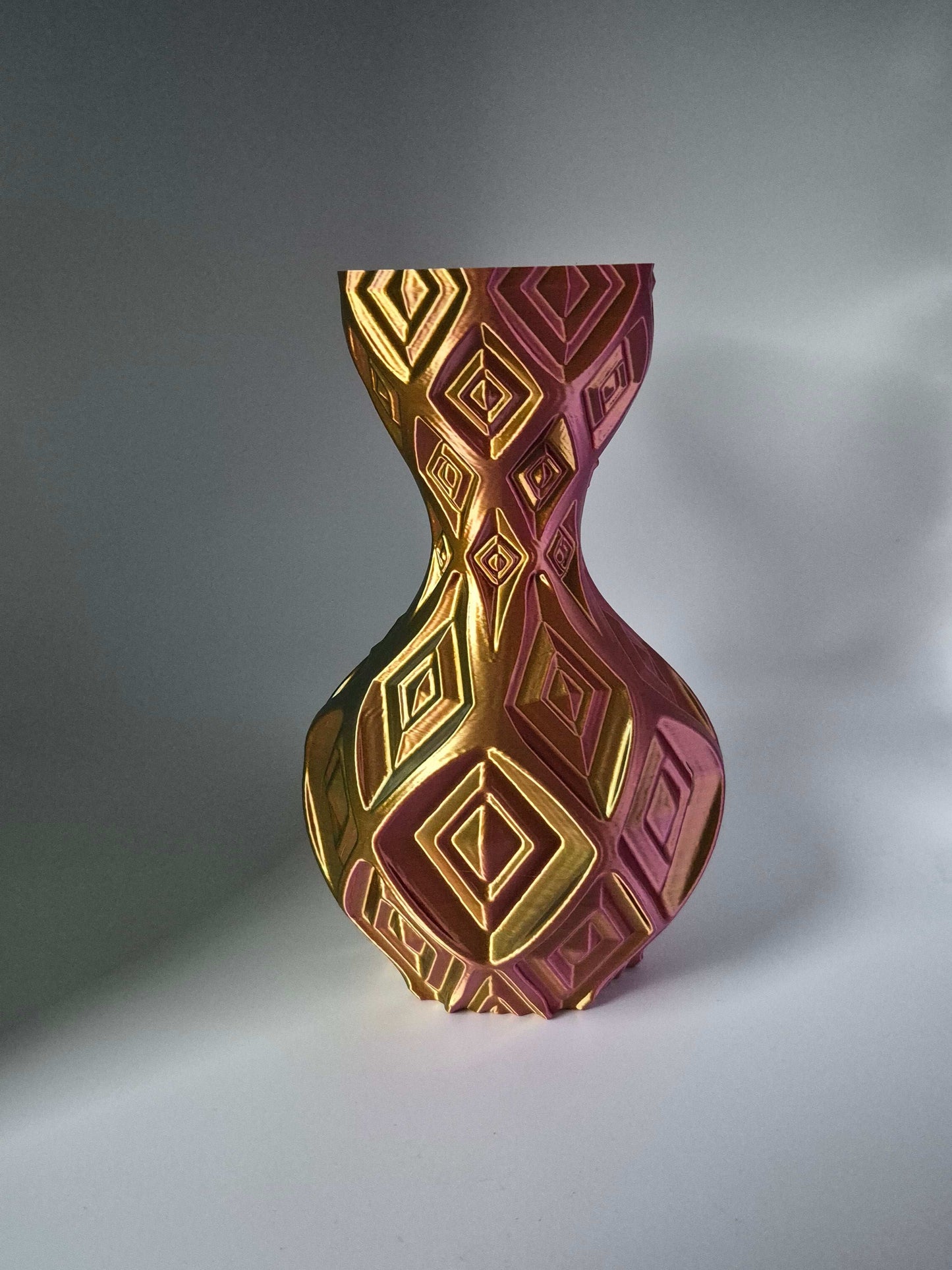 Diamond Ripple Curved Vase - Toys Decor & More
