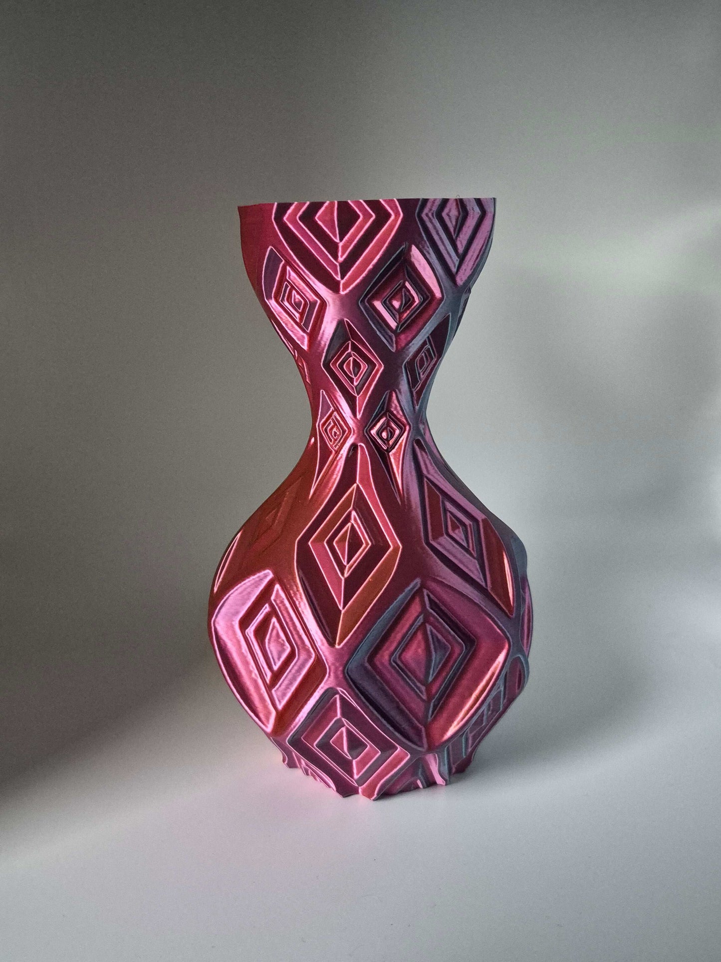 Diamond Ripple Curved Vase - Toys Decor & More